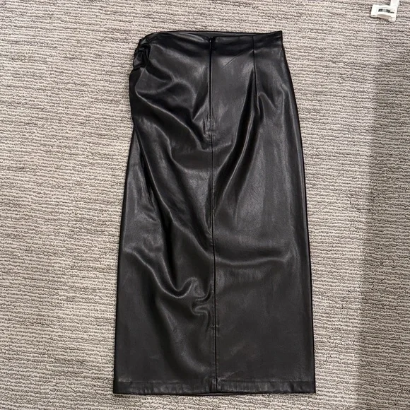 Zara Asymmetrical Black faux leather Skirt - Picture 6 of 6